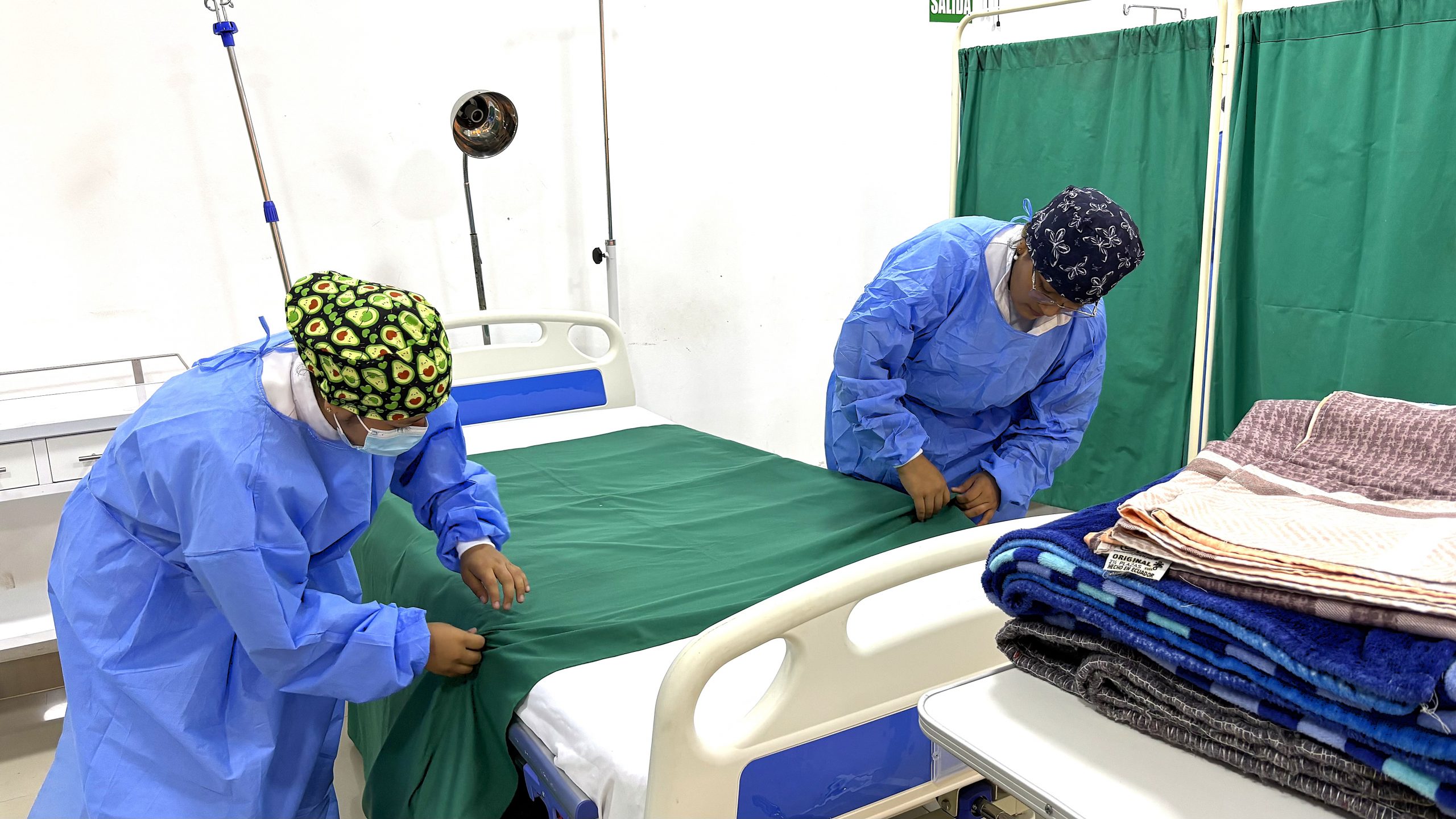 Tendido de cama hospitalaria